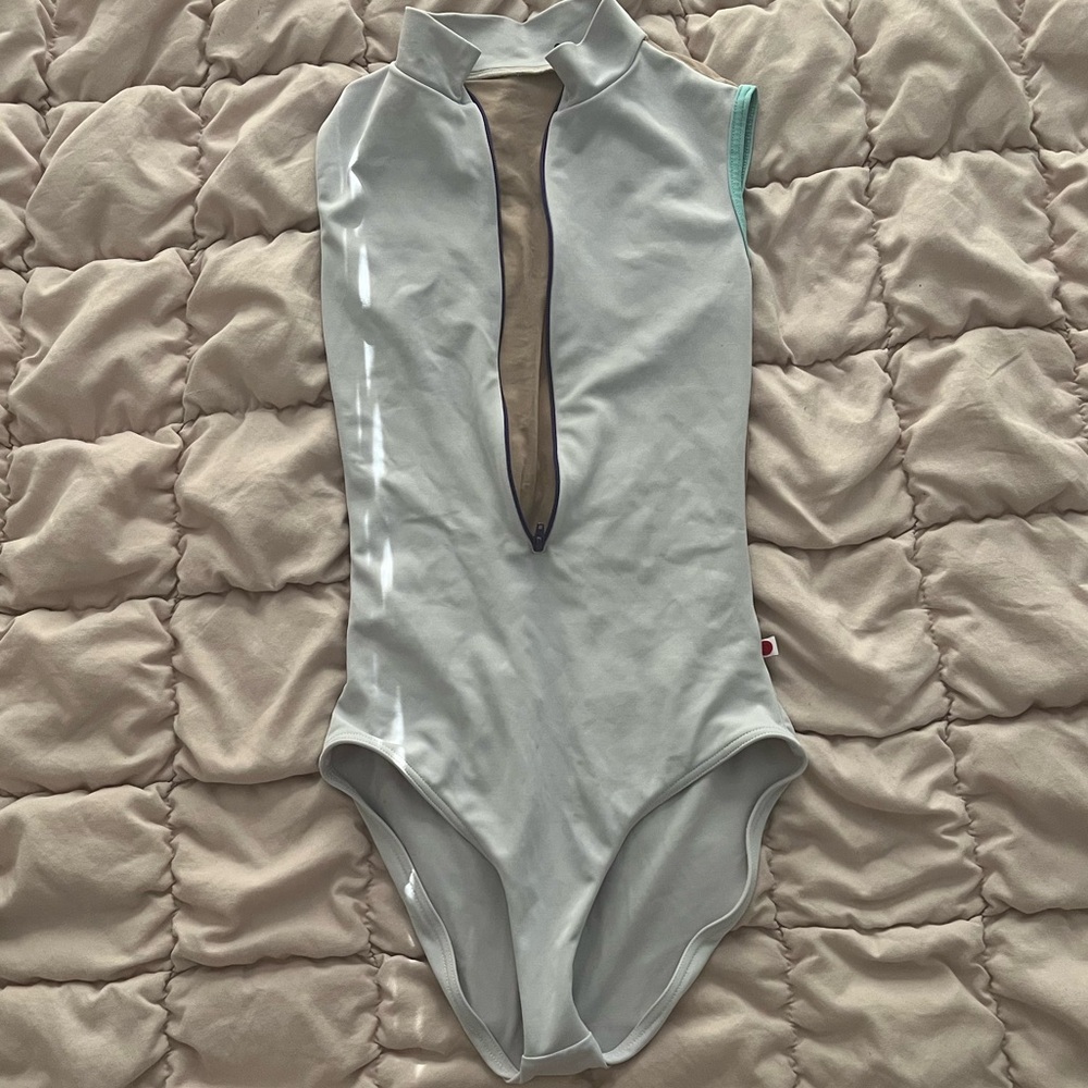 Yumiko front zip leotard